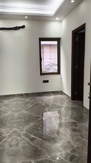 Room in 4 BHK Builder Floor at Vasant Vihar – for Rent
