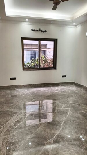 Room in 4 BHK Builder Floor at Vasant Vihar – for Rent