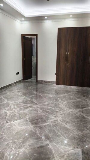 Room in 4 BHK Builder Floor at Vasant Vihar – for Rent