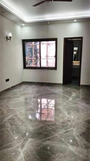 Room in 4 BHK Builder Floor at Vasant Vihar – for Rent