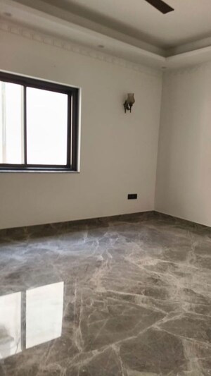 Room in 4 BHK Builder Floor at Vasant Vihar – for Rent