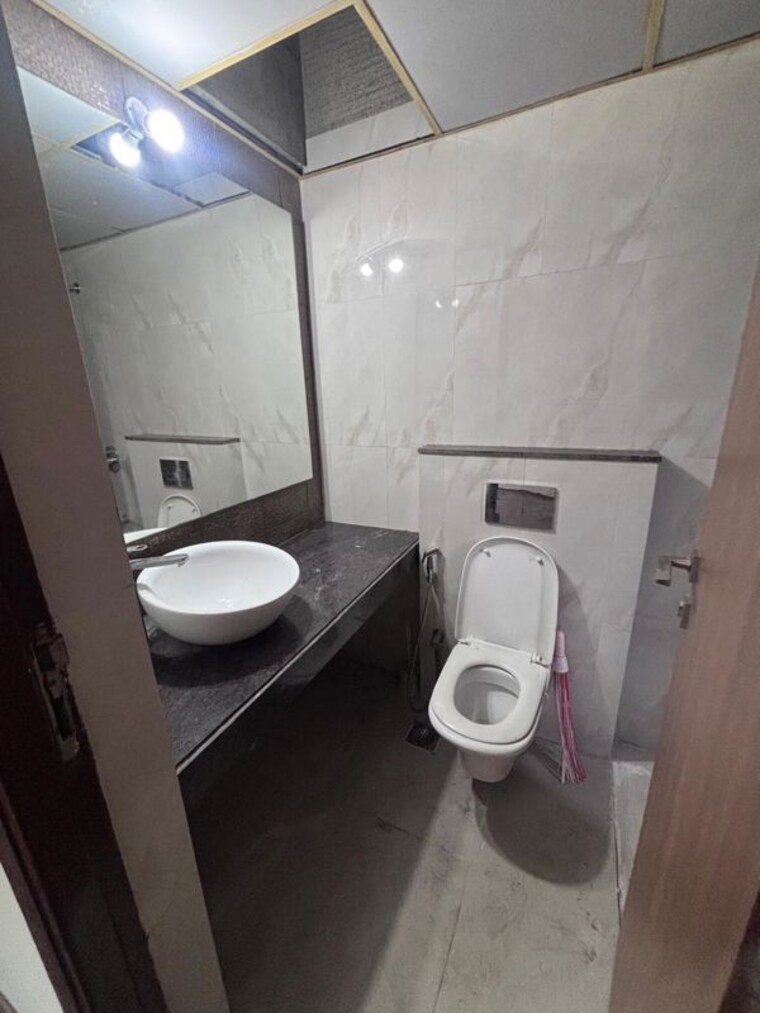 Bathroom, courtyard-by-narang-realty-and-the-wadhwa-group 2 Bedroom 762 Sq.Ft. Apartment In Pokhran Road No Two Thane 10200228