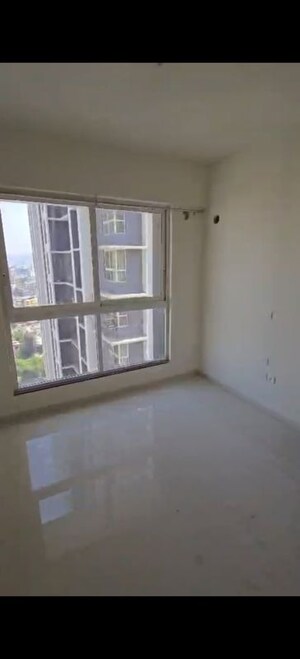 Room in 3 BHK Apartment at Sheth Zuri, Laxmi Nagar – for Rent