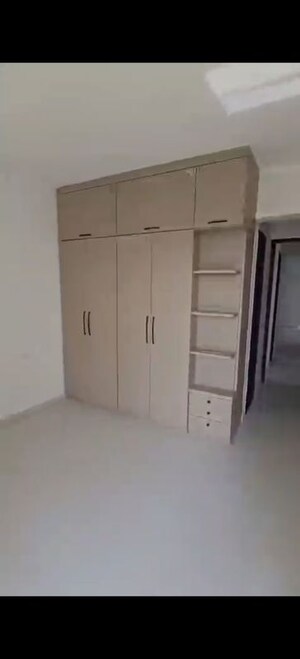 Furnished Amenities in 3 BHK Apartment at Sheth Zuri, Laxmi Nagar – for Rent