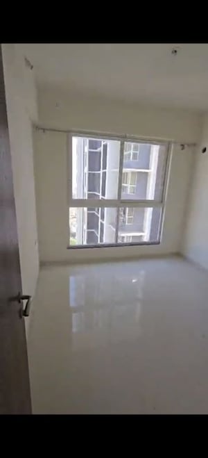 Room in 3 BHK Apartment at Sheth Zuri, Laxmi Nagar – for Sale