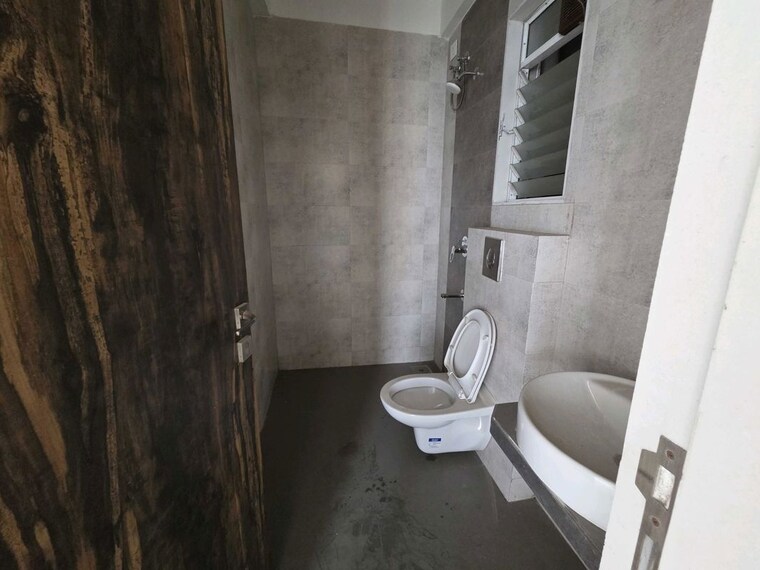Bathroom, rosa-manhattan 3 Bedroom 965 Sq.Ft. Apartment In Ghodbunder Road Thane 10200238