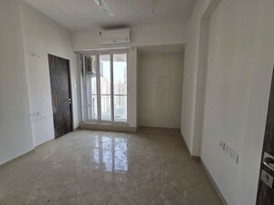 Room in 3 BHK Apartment at Rosa Manhattan, Ghodbunder Road – for Rent