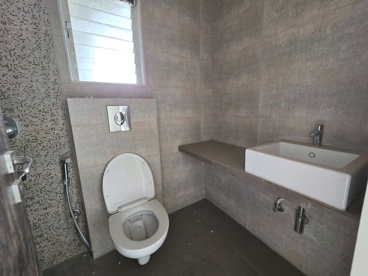 Bathroom, rosa-manhattan 3 Bedroom 965 Sq.Ft. Apartment In Ghodbunder Road Thane 10200238