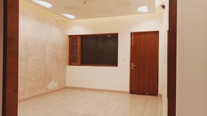 Room in 3 BHK Builder Floor at Sector 14 – for Rent