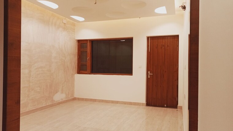 Room, sector 14 3 Bedroom 350 Sq.Yd. Builder Floor In Sector 14 Hisar 10200246