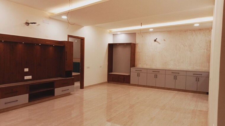 Room, sector 14 3 Bedroom 350 Sq.Yd. Builder Floor In Sector 14 Hisar 10200246