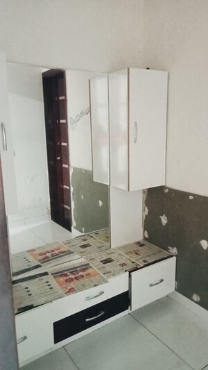 Furnished Amenities in 3.5 BHK Builder Floor at Sector 14 – for Rent