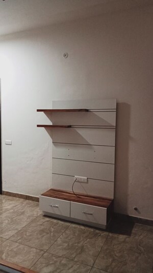 Room in 3.5 BHK Builder Floor at Sector 14 – for Rent