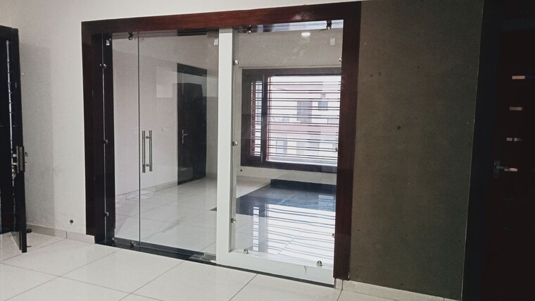 Other, sector 14 3.5 Bedroom 400 Sq.Yd. Builder Floor In Sector 14 Hisar 10200247