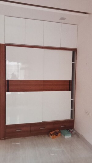 Room in 2 BHK Builder Floor at Sector 14 – for Rent