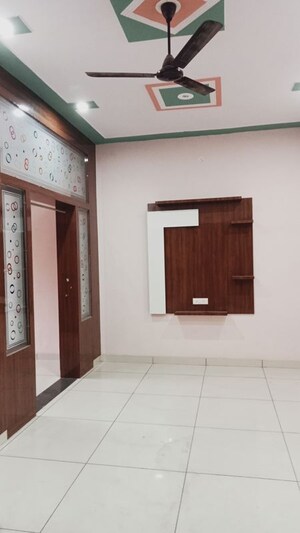Room in 2 BHK Builder Floor at Sector 14 – for Rent