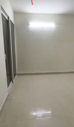 Room in 2 BHK Apartment at Ninex RMG Residency, Sector 37c – for Rent