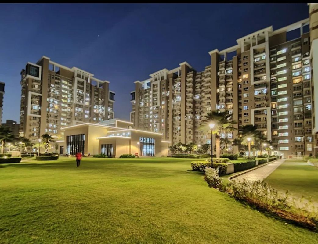 3 BHK Apartment For Sale in Emaar Palm Gardens
