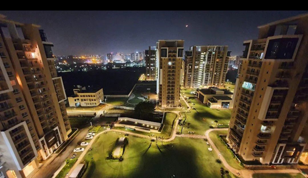 5 BHK + Servant Room Apartment For Sale in Emaar Palm Gardens