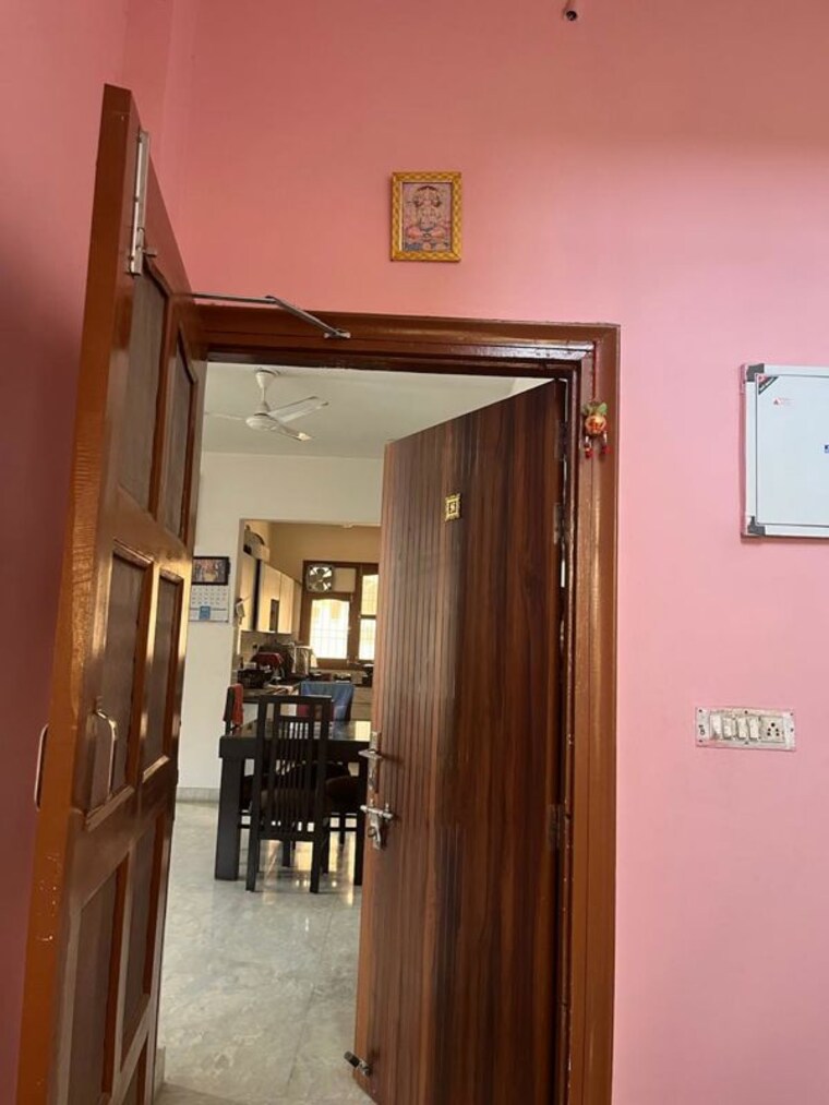 undefined, sector 9a 3 Bedroom 2350 Sq.Ft. Builder Floor In Sector 9a Gurgaon 10093726