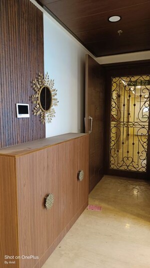 Room in 4 BHK Apartment at Ambience Tiverton, Sector 50 – for Rent