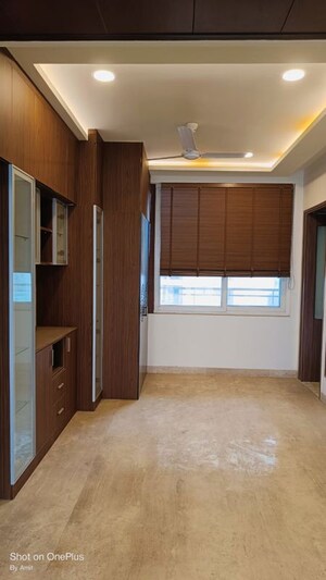 Room in 4 BHK Apartment at Ambience Tiverton, Sector 50 – for Rent