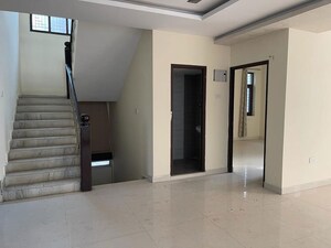 Staircase in 4 BHK Villa at Moiz Villa Gardeni, Yapral – for Rent
