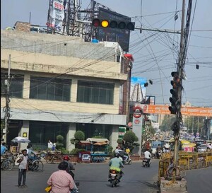  Shop For Rent in Husainganj