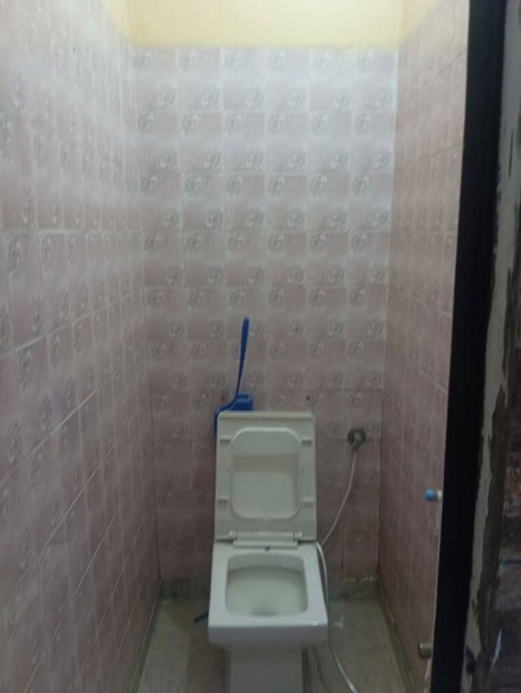 Bathroom, sector 46 2.5 Bedroom 108 Sq.Ft. Independent House In Sector 46 Faridabad 10200360