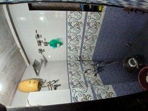 Furnished Amenities in 1 BHK Apartment at Chanchal Kalyan Complex, Yari Road – for Rent