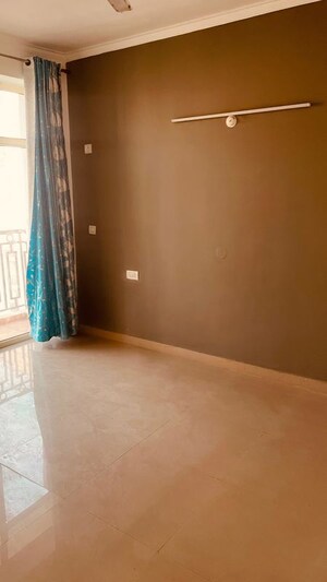 Room in 3.5 BHK Apartment at Rishita Mulberry Heights, Sushant Golf City – for Rent