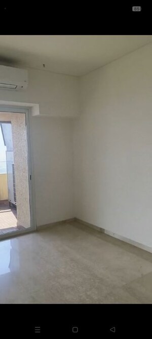 Room in 3 BHK Apartment at Lokhandwala Infrastructure Minerva, Mahalaxmi – for Rent