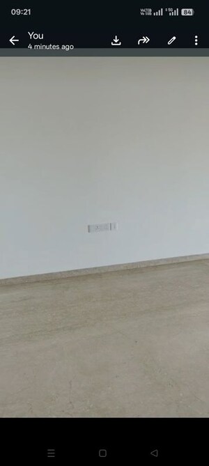 Room in 3 BHK Apartment at Lokhandwala Infrastructure Minerva, Mahalaxmi – for Rent