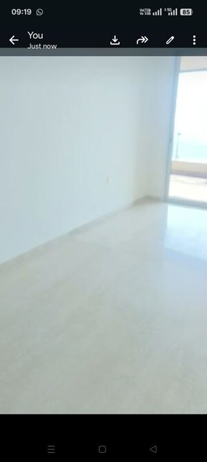 Room in 3 BHK Apartment at Lokhandwala Infrastructure Minerva, Mahalaxmi – for Rent