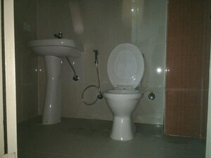 Bathroom in 3 BHK Villa at Panchsheel Greens II, Sector 16 Greater Noida – for Sale