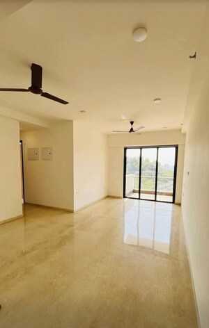 Room in 2 BHK Apartment at Shapoorji Pallonji Vicinia, Powai – for Rent