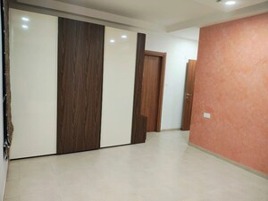Room in 3 BHK Apartment at Bhartiya Nikoo Homes, Thanisandra Main Road – for Rent