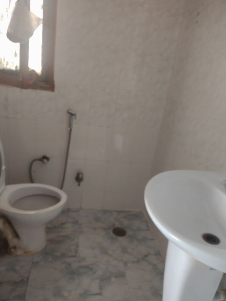 Bathroom, sector 21c 3 Bedroom 1450 Sq.Ft. Apartment In Sector 21c Faridabad 10200476