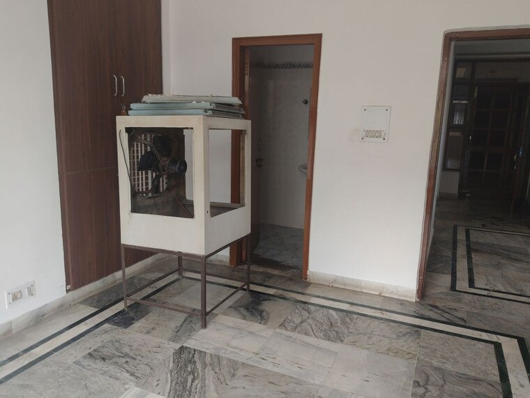 Room, sector 21c 3 Bedroom 1450 Sq.Ft. Apartment In Sector 21c Faridabad 10200476