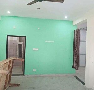 Room in 3 BHK Apartment at Hazratganj – for Rent
