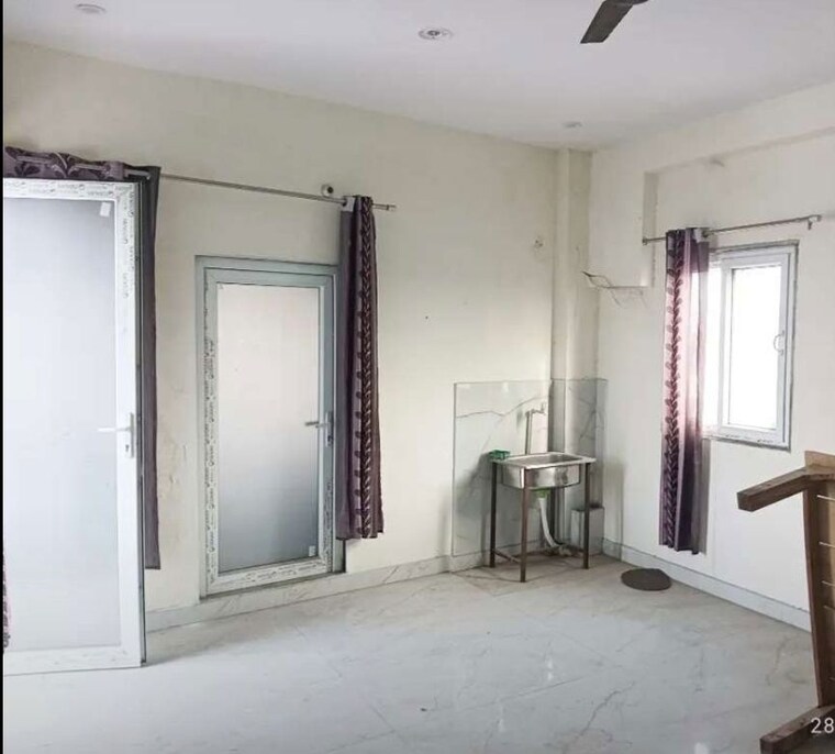 Room, hazratganj 3 Bedroom 1600 Sq.Ft. Apartment In Hazratganj Lucknow 10200512