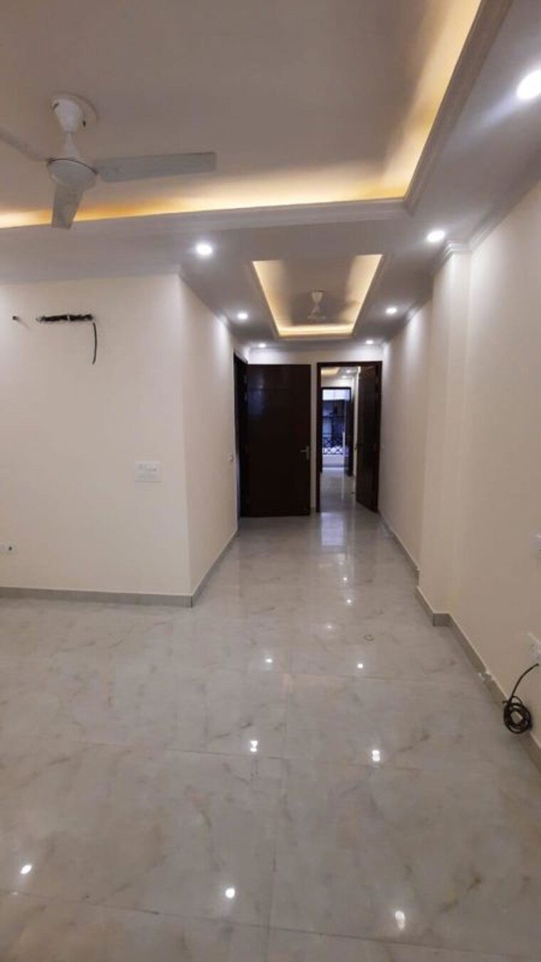Room, east of kailash 1.5 Bedroom 125 Sq.Yd. Builder Floor In East Of Kailash Delhi 10200521