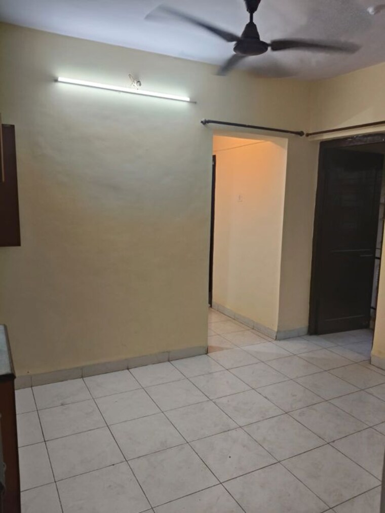 Room, lok-upvan-apartment-phase-2 1 Bedroom 450 Sq.Ft. Apartment In Vasant Vihar Thane 10200525