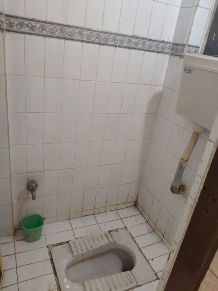 Bathroom, lok-upvan-apartment-phase-2 1 Bedroom 450 Sq.Ft. Apartment In Vasant Vihar Thane 10200525