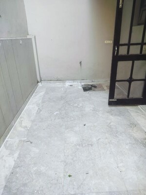 Room in 1 BHK Builder Floor at Sector 44 – for Rent