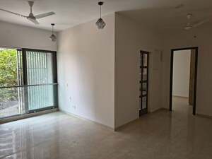 Room in 3 BHK Apartment at Bandra East – for Rent