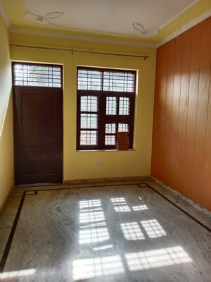 Room in 3 BHK Builder Floor at Sector 6 – for Rent