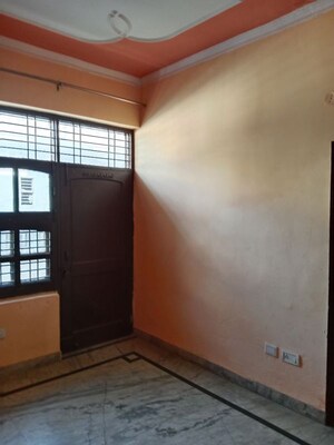 Room in 3 BHK Builder Floor at Sector 6 – for Rent
