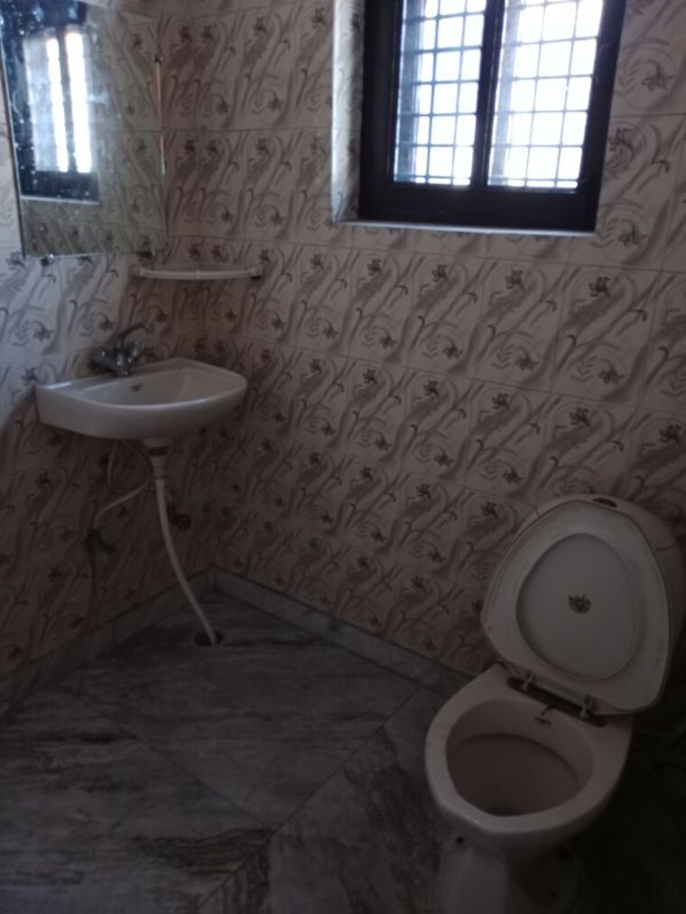 Bathroom, sector 6 3 Bedroom 1901 Sq.Ft. Builder Floor In Sector 6 Panipat 10200619