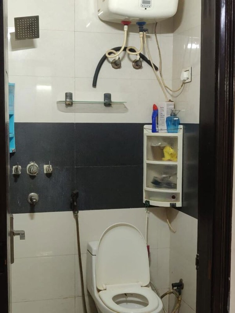 Bathroom, shanti-homes 3 Bedroom 1200 Sq.Ft. Apartment In Indrapuram Ghaziabad 10200702